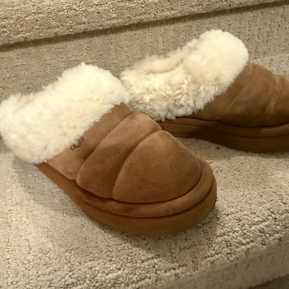 UGG Kids Brown Cozy Slippers - Picture 3 of 6